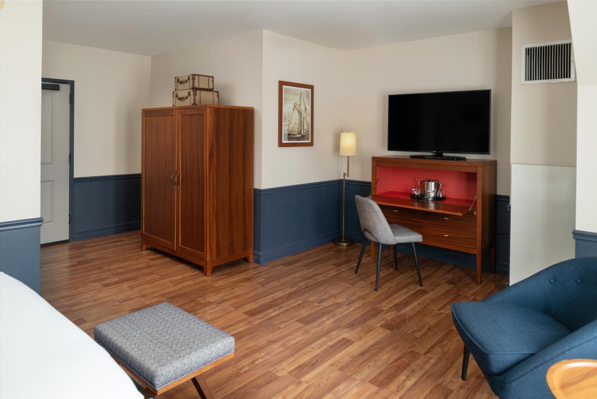 Harbor Hotel